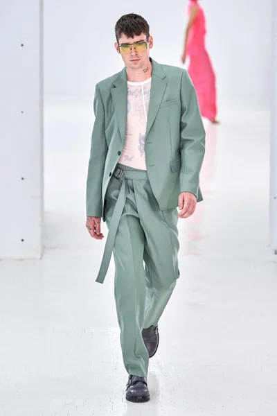 Look 28